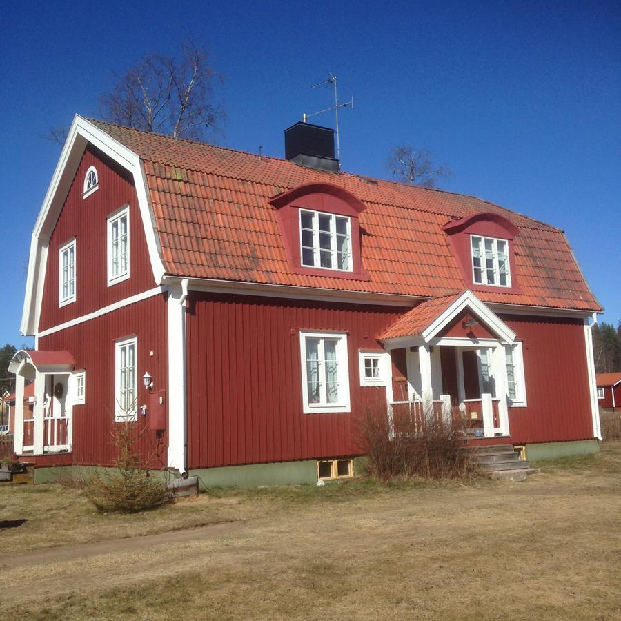 Mora Vandrarhem Och Gaesthem Vinas Bagian luar foto