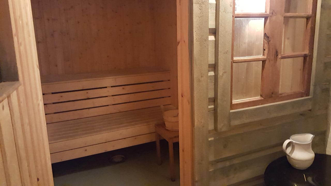 Mora Vandrarhem Och Gaesthem Vinas Bagian luar foto