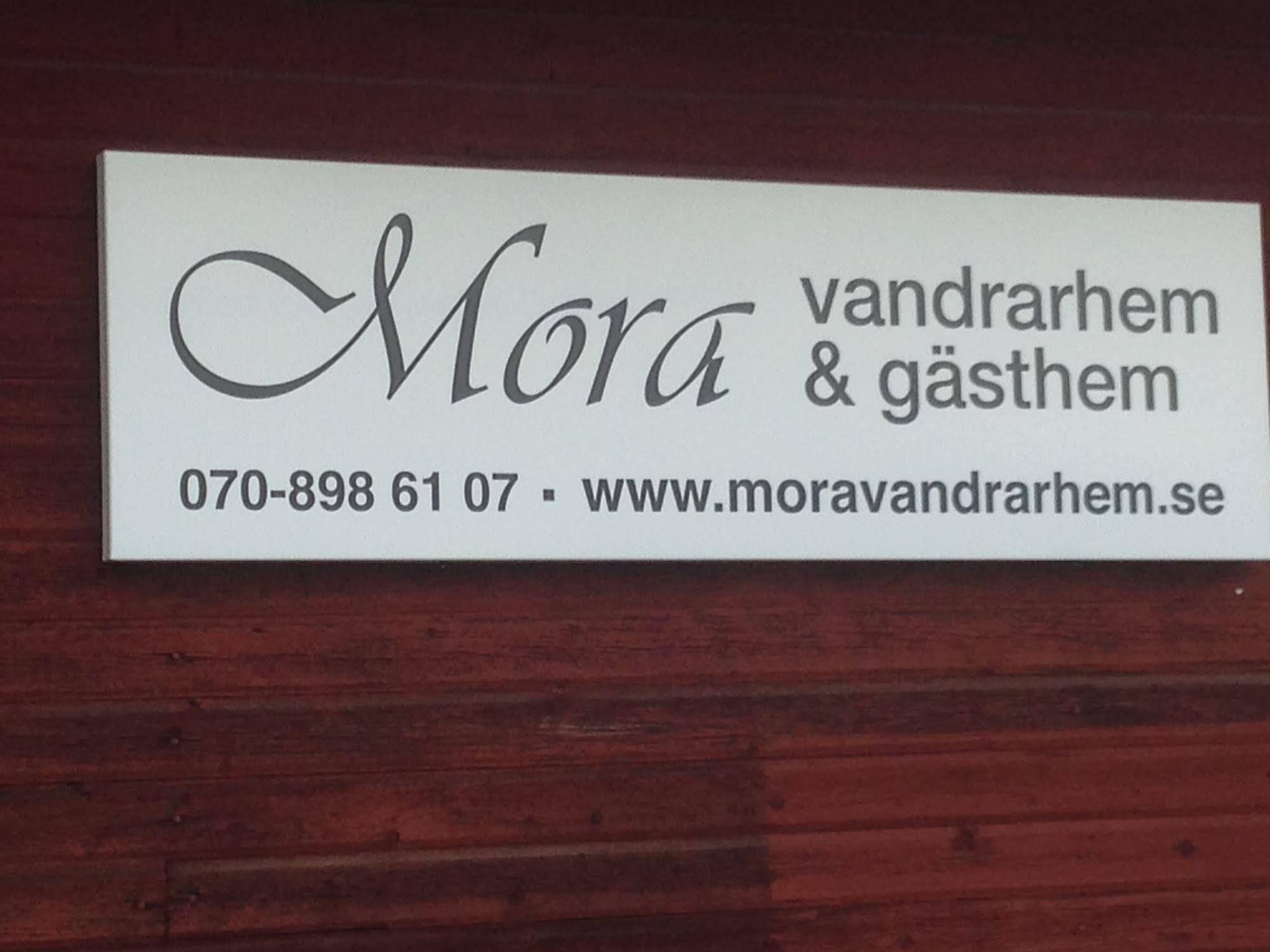 Mora Vandrarhem Och Gaesthem Vinas Bagian luar foto